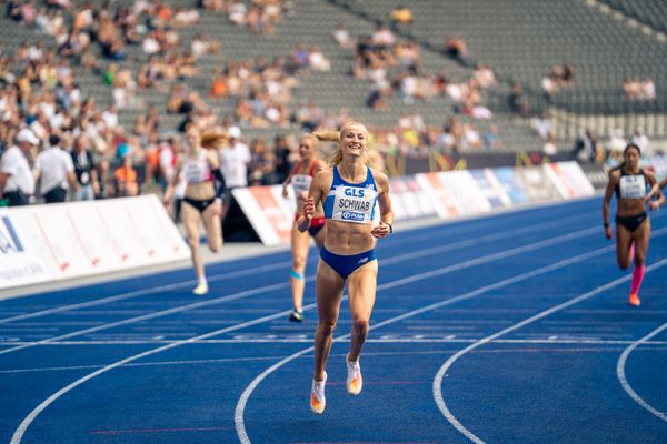 Corinna Schwab (LAC Erdgas Chemnitz) waehrend der deutschen Leichtathletik-Meisterschaften im Olympiastadion am 25.06.2022 in Berlin